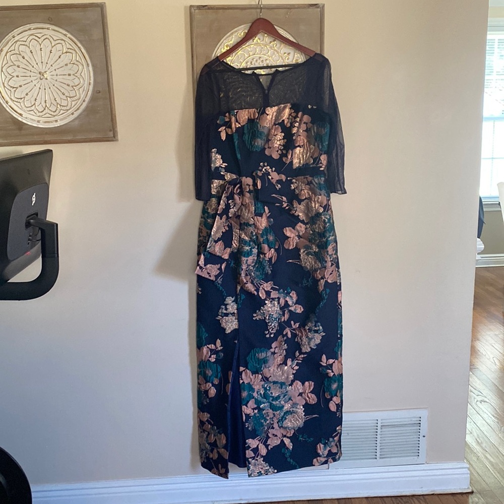 Gorgeous, and elegant Kay Unger gown